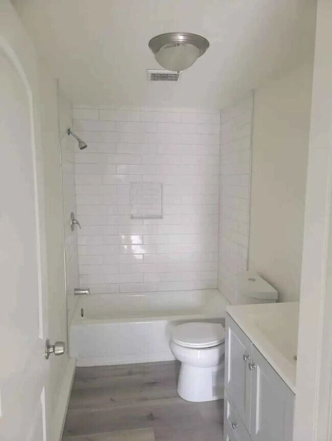 Building Photo - Charming  1BR Private Backhouse in San Bernardino