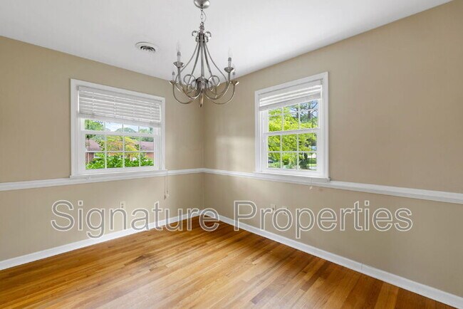 Building Photo - 1413 Robindale Rd