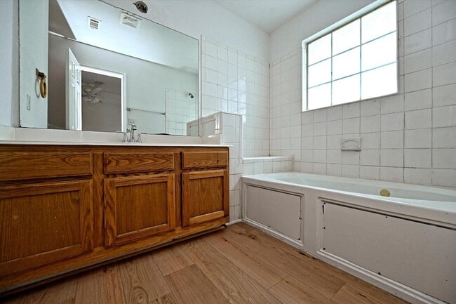Building Photo - 108 N Mockingbird Cir
