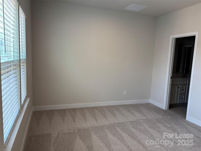 Building Photo - 4824 Chastain Ave