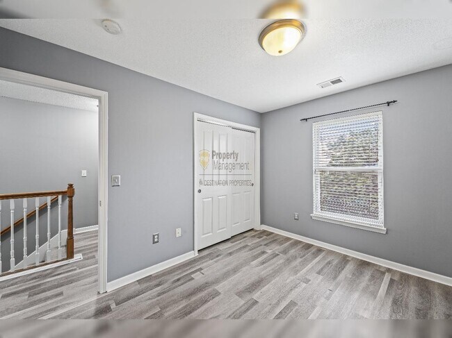 Building Photo - "Charming Lenexa Townhouse: Spacious 2-Bed Retreat with Finished Basement & Gleaming Hardwood Flo...