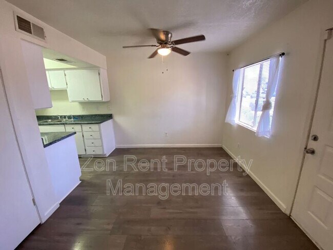 Building Photo - 286 W Palomino Dr