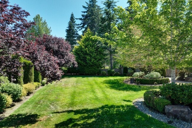 Building Photo - 5Bd/4.5Ba Sammamish Home