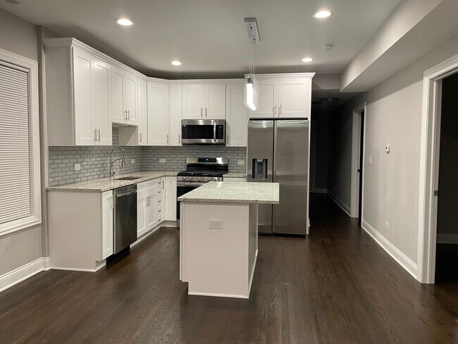 Building Photo - 7118 S Talman Ave
