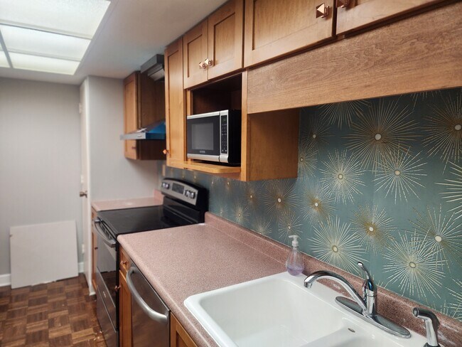 Building Photo - 4000 N Meridian St