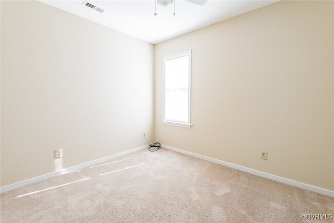 Building Photo - 13812 Sycamore Village Dr