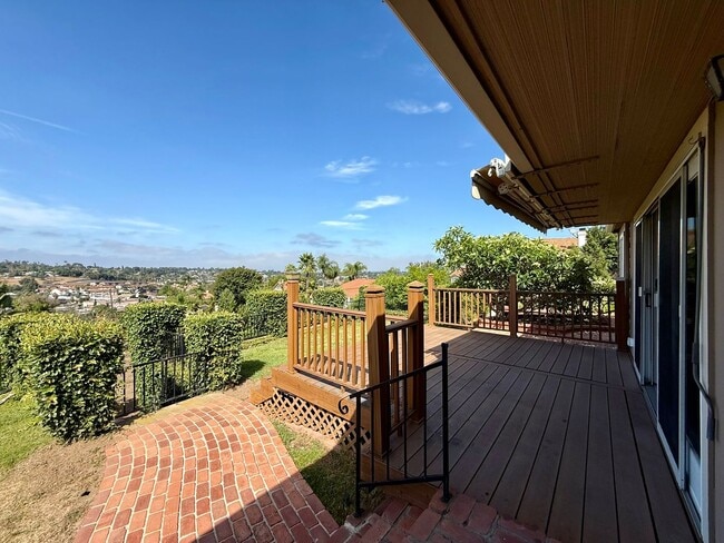 Building Photo - Country Charmer w/ Views Galore!