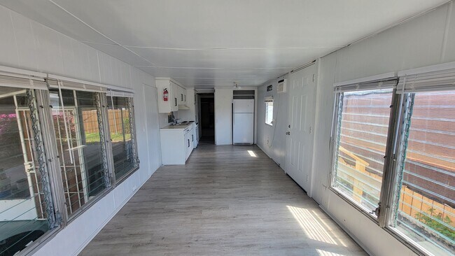Building Photo - 603 49th Ave Terrace W