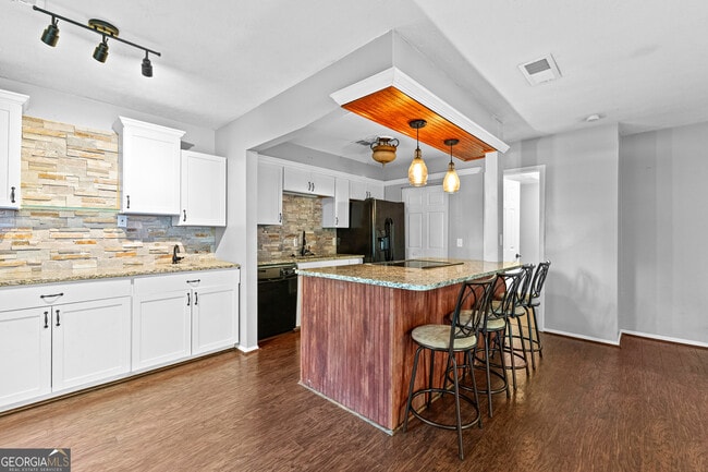 Building Photo - 143 Twiggs Cor