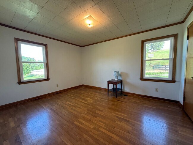 Building Photo - 2459 Middlesettlements Rd