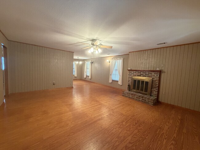 Building Photo - 11 Al Fox Cir