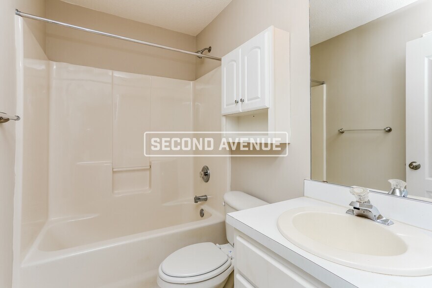 Building Photo - 661 Morningside Dr N