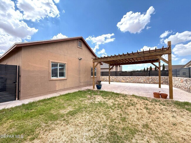 Building Photo - 3729 Loma Brisa Dr