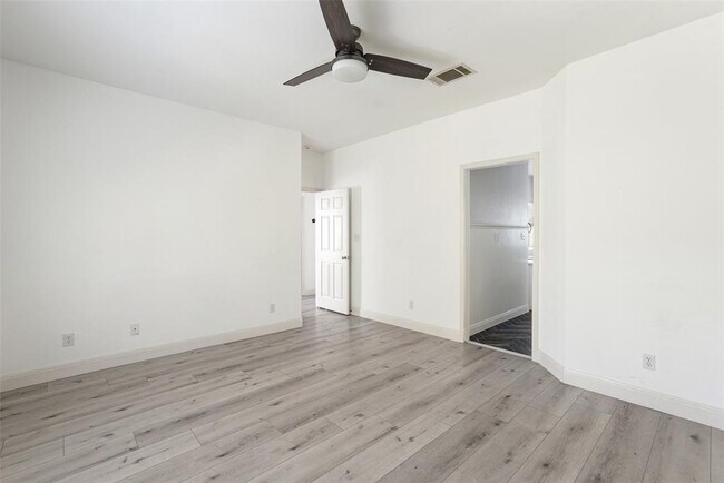 Building Photo - 210 Le Grande Ave