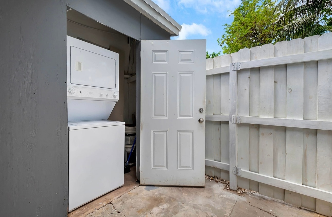 Laundry - 9720 SW 161st St