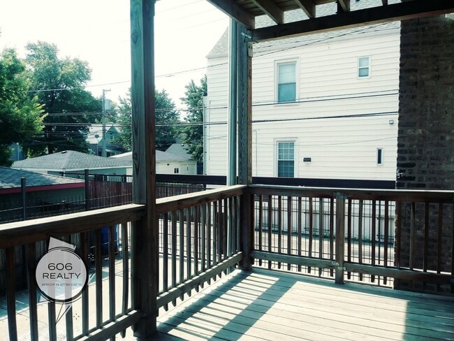 Building Photo - Beautiful Logan Square Apartments!