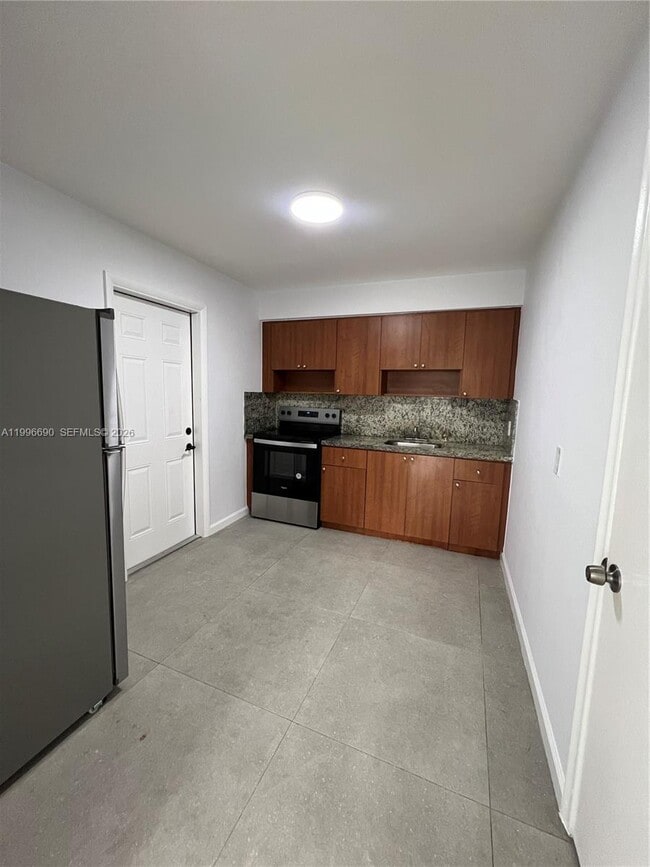 Building Photo - 963 NW 5th St