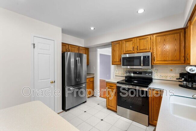 Building Photo - 8009 Frontier Dr