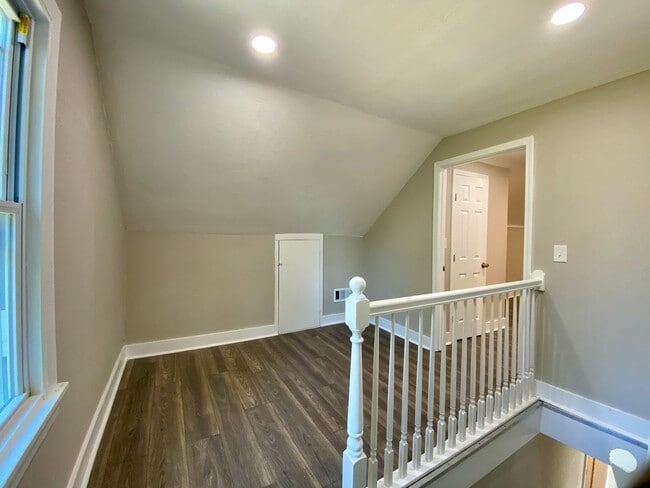 Building Photo - Beautifully Updated 4 Bed 2 Bath Home!