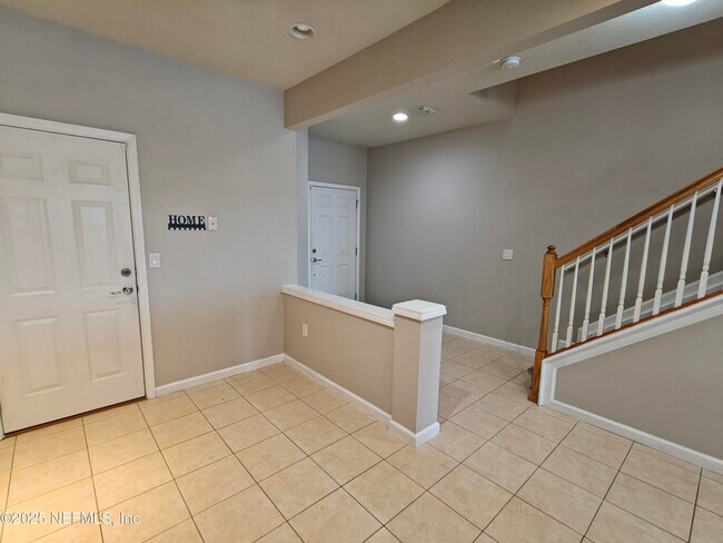 Building Photo - 6918 Roundleaf Dr