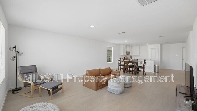 Building Photo - 3159 Dispatch Dr