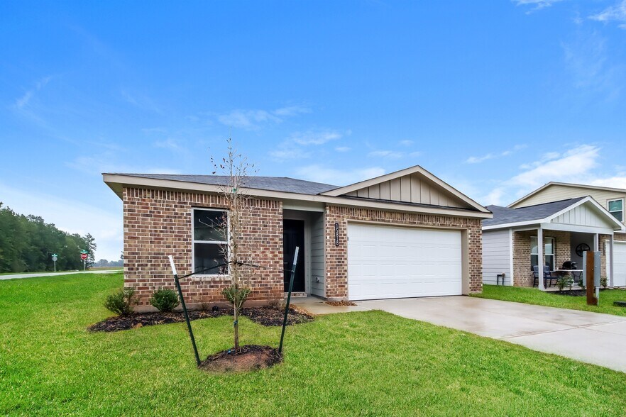 Building Photo - 15823 Del Norte Dr