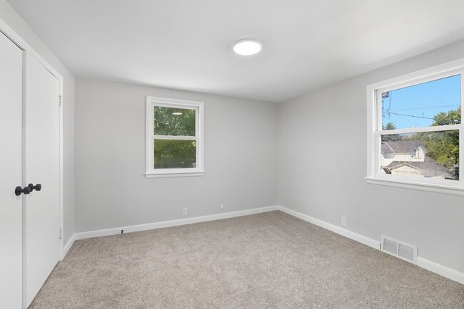 Building Photo - 259 Cossairt Ave