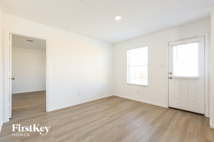 Building Photo - 10642 Vinateros Dr