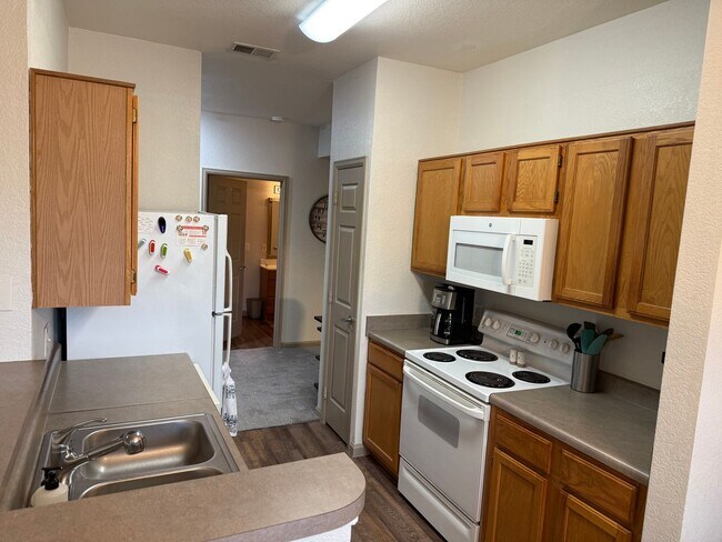 Building Photo - 2 Bed, 2 Bath Condo in Fort Collins - Foss...