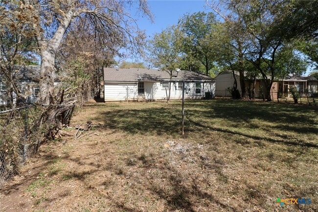 Building Photo - 1512 White Ave