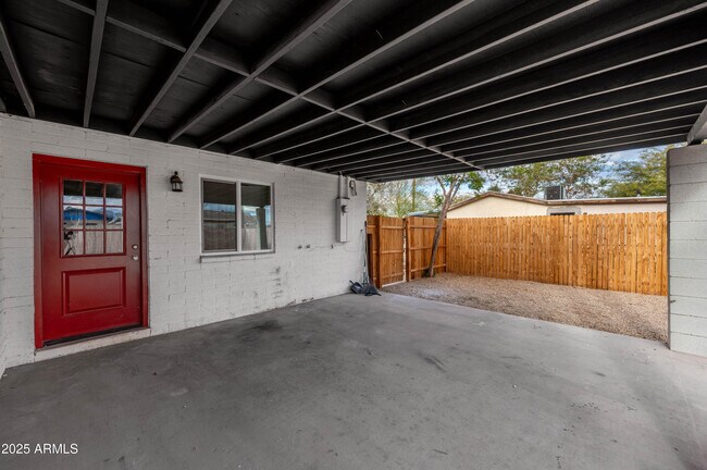 Building Photo - 10947 W Mohave St