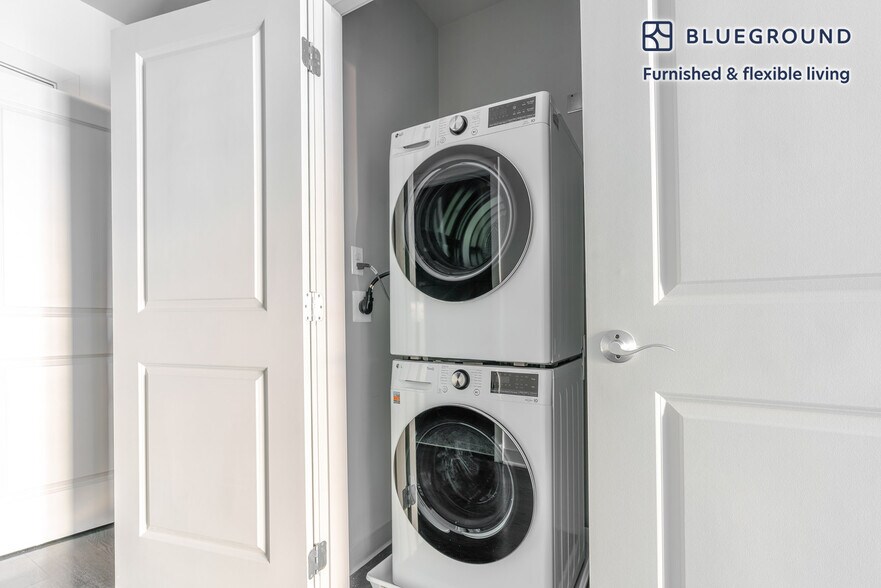 Building Photo - 3929 Landmark Ct