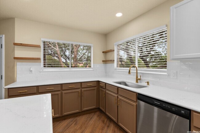 Building Photo - 10802 Winter Creek