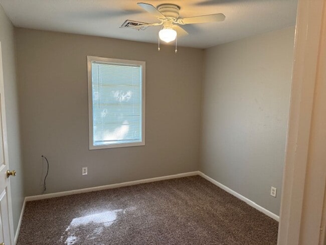 Building Photo - 1711 San Saba St