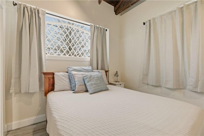 Building Photo - 98 Kay St