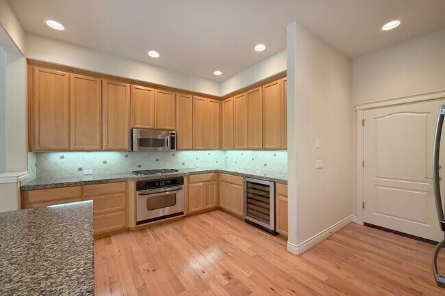 Building Photo - 3Bd/2.5Ba Redmond Home