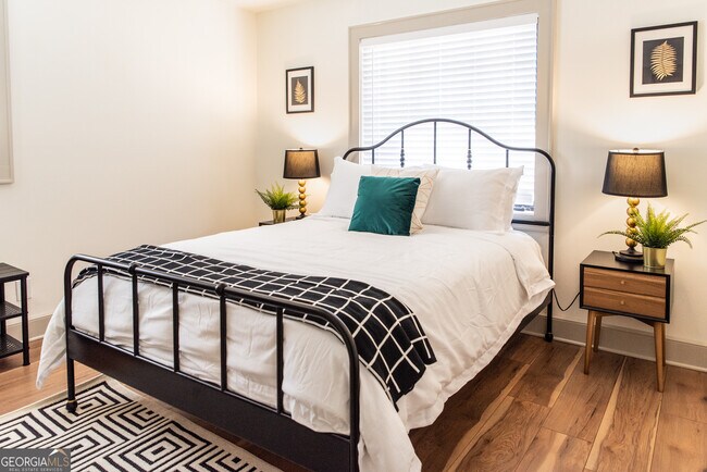 Building Photo - 907 White St SW