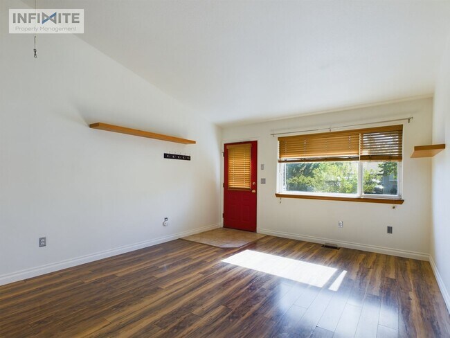 Building Photo - Comfortable Two Bedroom in Belgrade