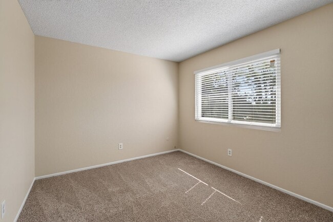 Building Photo - Canyon Crest Home