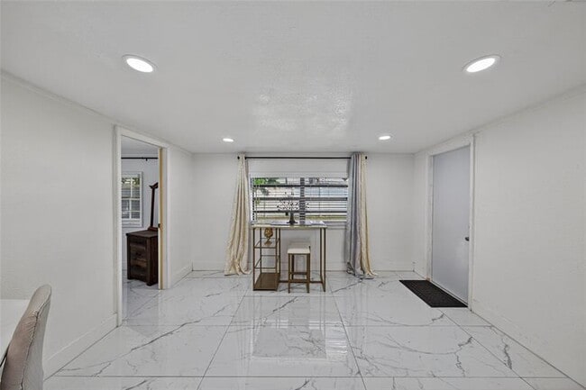 Building Photo - 19621 NW 11th Ct