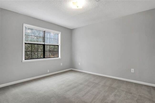 Building Photo - 3 bedroom 2.5 bath home