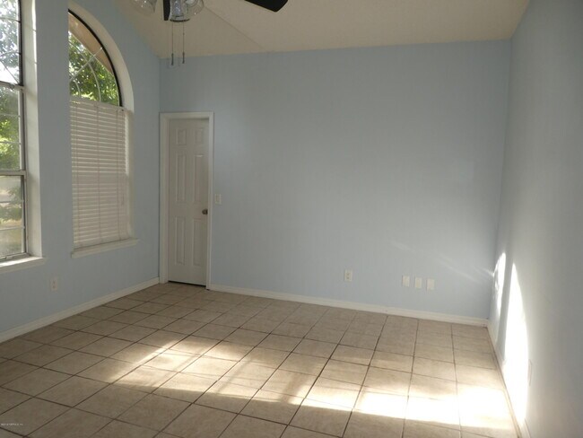 Building Photo - 8804 Ivymill Pl N