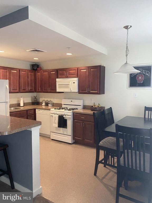 Building Photo - 1600 Church Rd