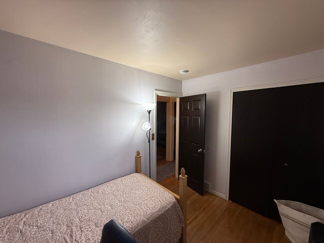 Building Photo - Bloomington 4 Bed 3 Bath Single Family Home