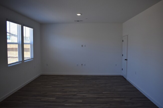 Building Photo - 4123 Scarlet Ct
