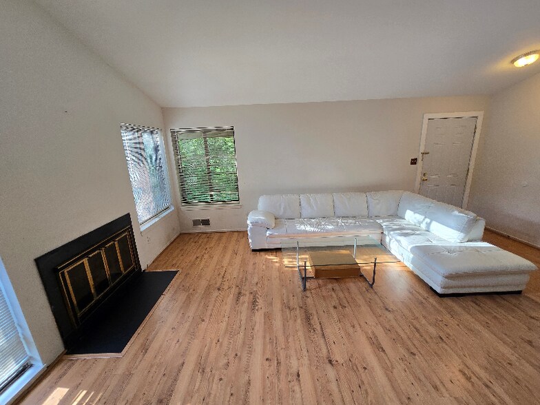 Building Photo - 19517 Tiber Ct