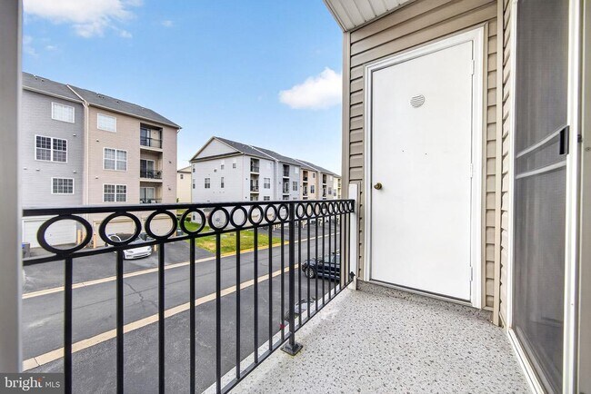 Building Photo - 15825 John Diskin Cir