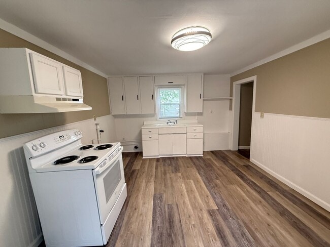 Building Photo - Adorable 2 bedroom 1 bath Broken Arrow Home, Close to the Rose District!