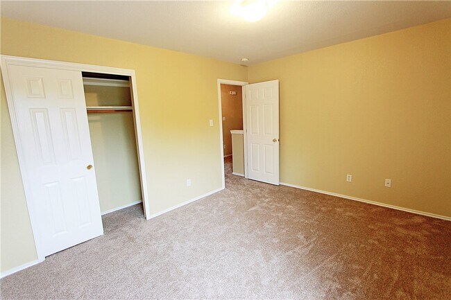 Building Photo - 14401 Mowsbury Dr