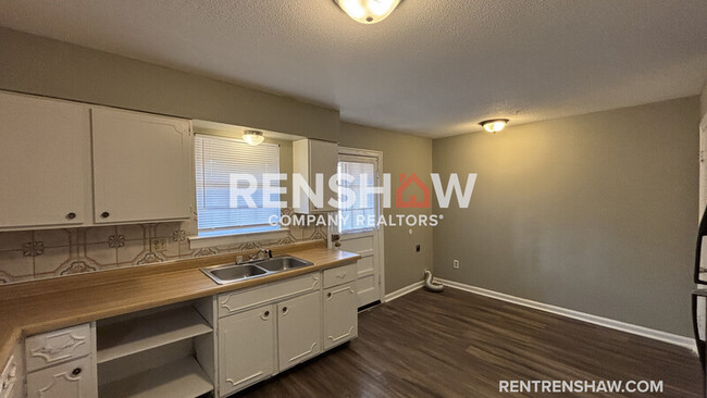 Building Photo - 3219 13 Colony Mall